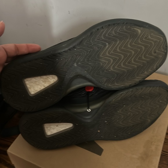 Yeezy QBTM size 10 men’s - Picture 4 of 4